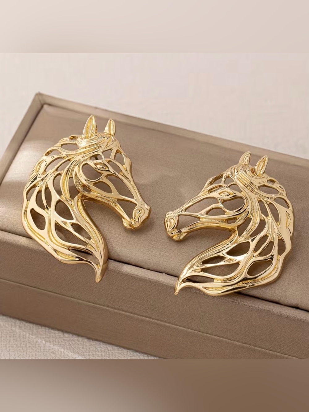 NEW! Gold Horse Head Statement Earrings. 🐴
A5-156 - Picture 2 of 5